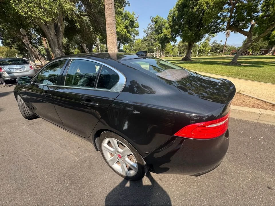 2017 Jaguar XE - Image 8 of 10
