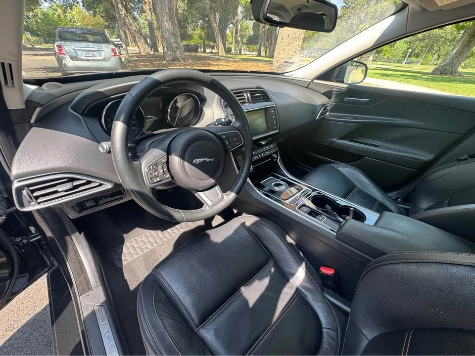 2017 Jaguar XE - Image 9 of 10