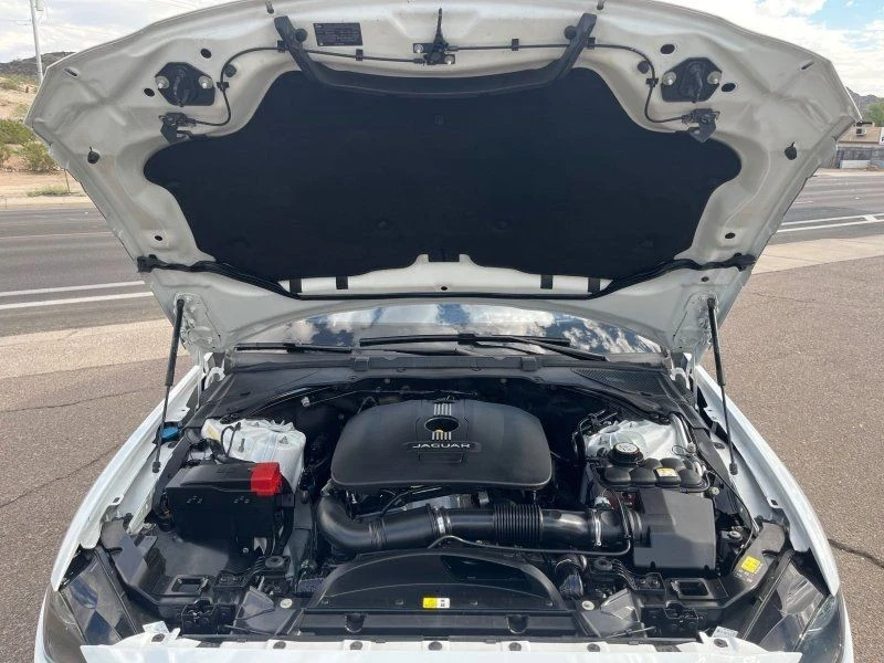 2017 Jaguar XE - Image 21 of 21