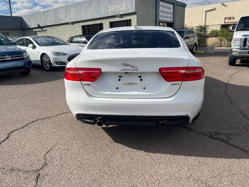 2017 Jaguar XE - Image 7 of 21