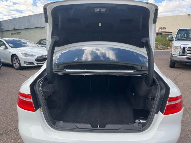 2017 Jaguar XE - Image 15 of 21