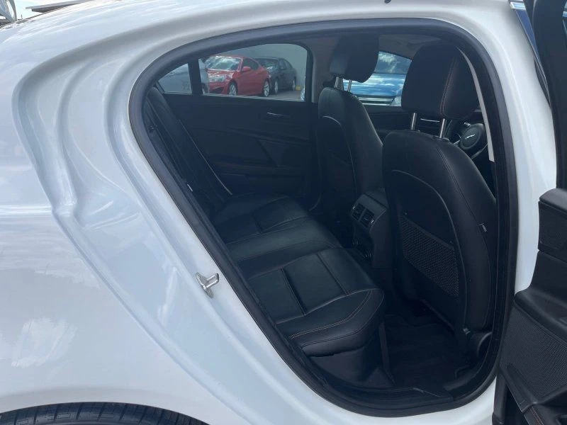 2017 Jaguar XE - Image 18 of 21