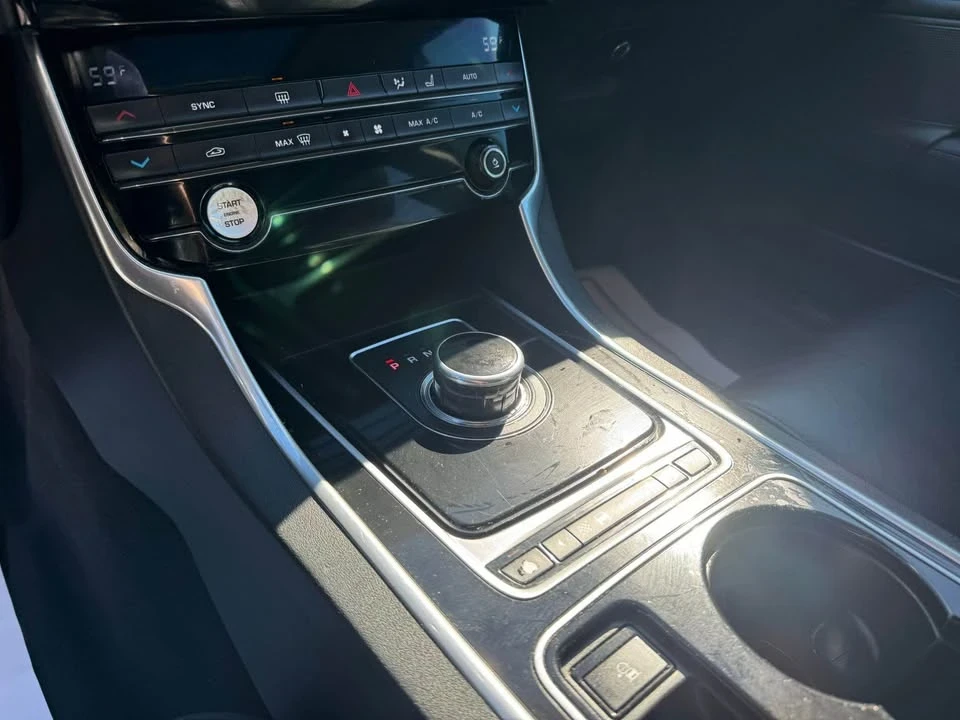 2017 Jaguar XE - Image 8 of 20