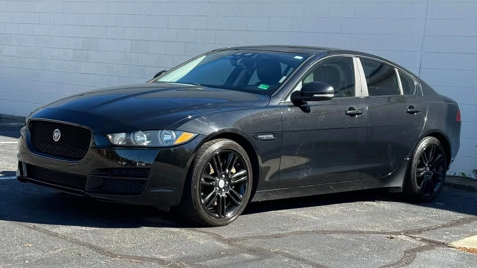 2017 Jaguar XE - Image 4 of 20