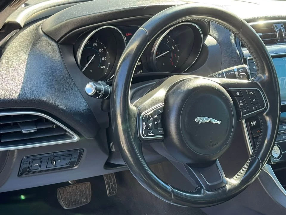 2017 Jaguar XE - Image 7 of 20