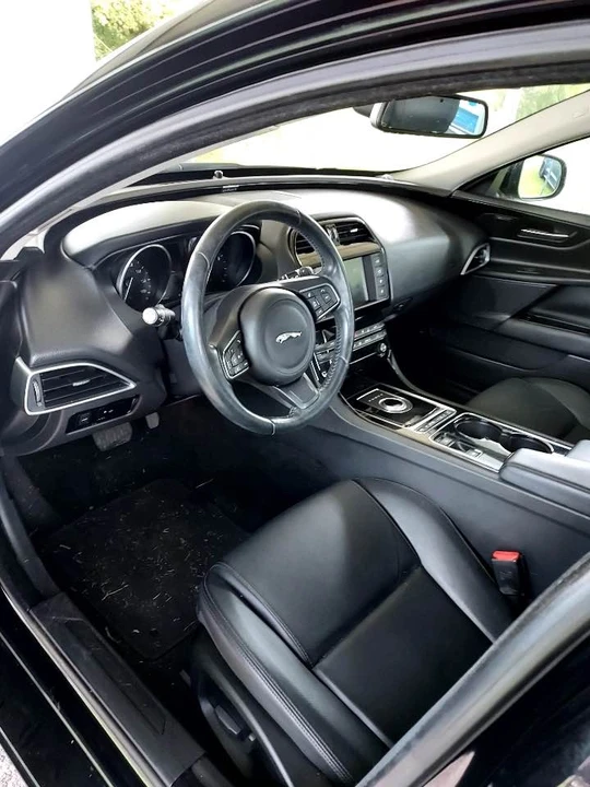 2017 Jaguar XE - Image 5 of 6