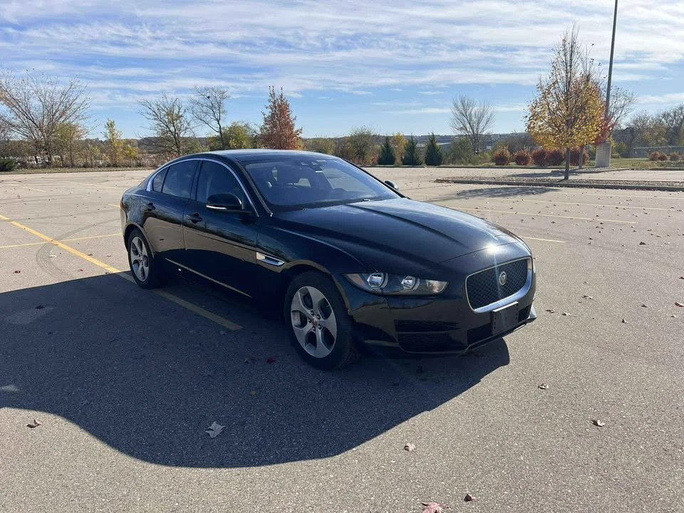 2017 Jaguar XE - Image 3 of 10