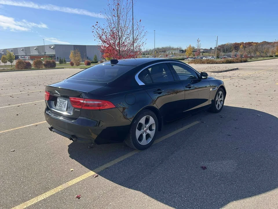 2017 Jaguar XE - Image 4 of 10