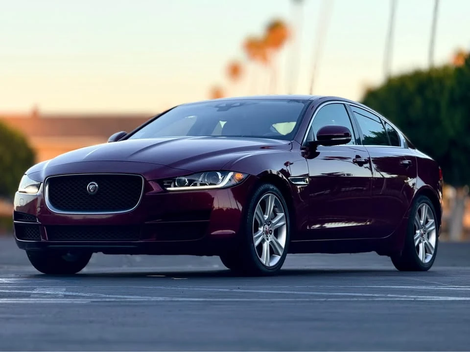 2017 Jaguar XE - Image 6 of 17