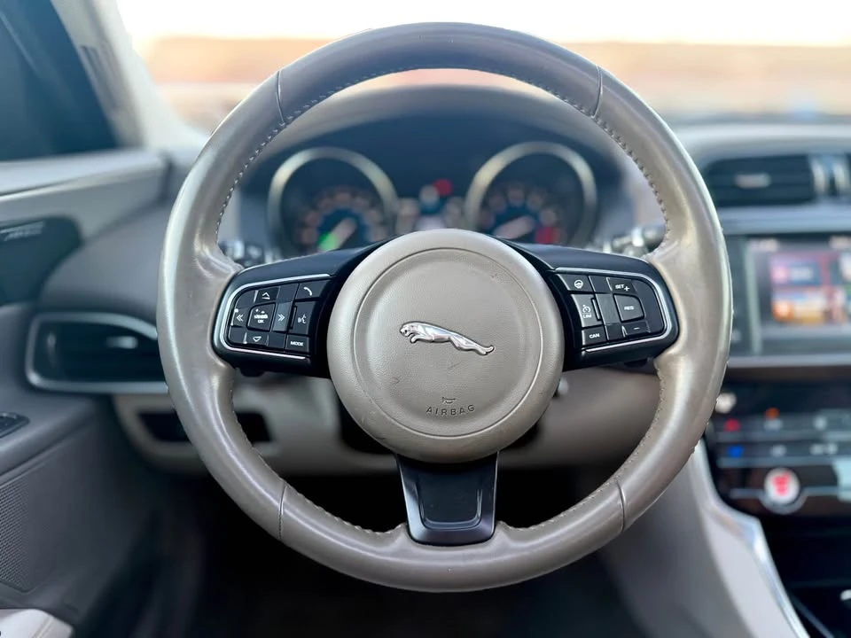 2017 Jaguar XE - Image 15 of 17
