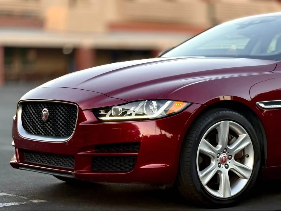 2017 Jaguar XE - Image 10 of 17