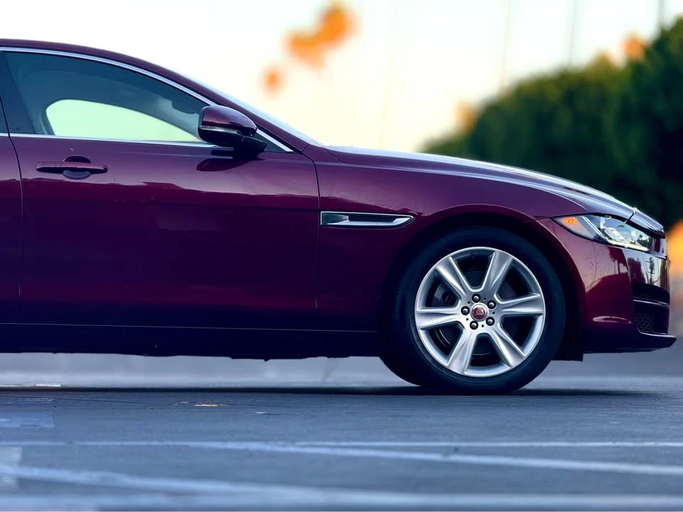2017 Jaguar XE - Image 2 of 17