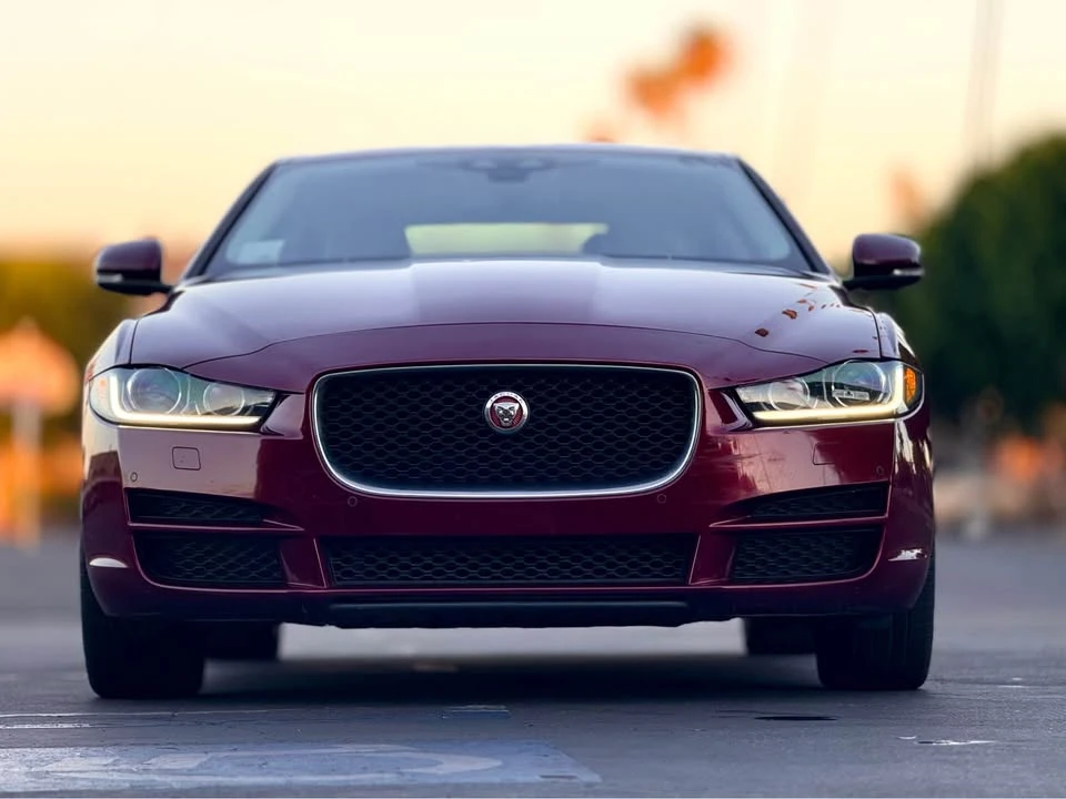 2017 Jaguar XE - Image 7 of 17