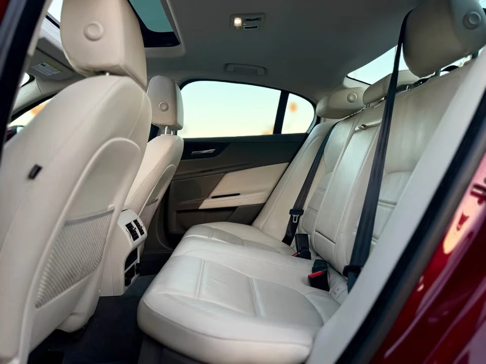 2017 Jaguar XE - Image 12 of 17