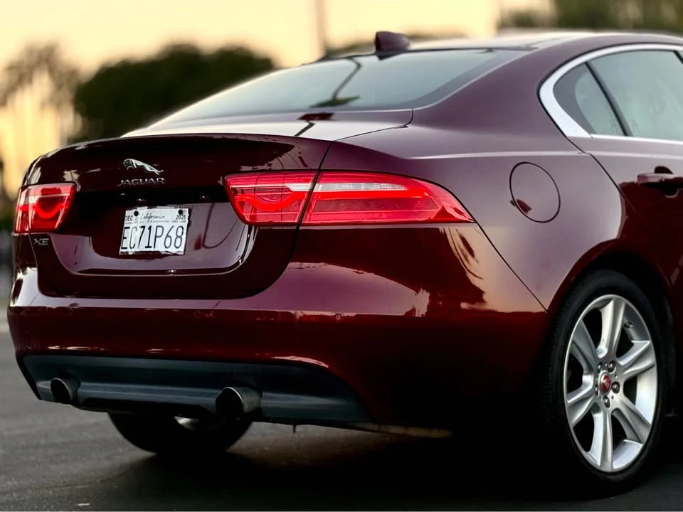 2017 Jaguar XE - Image 11 of 17