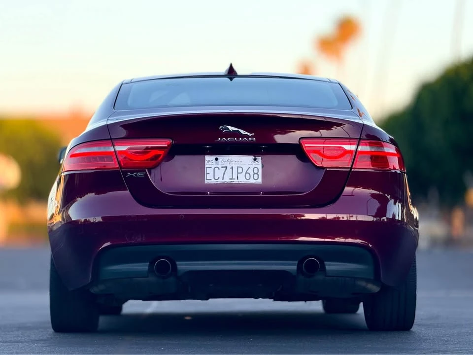 2017 Jaguar XE - Image 4 of 17