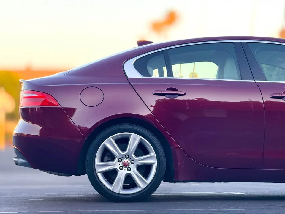 2017 Jaguar XE - Image 3 of 17
