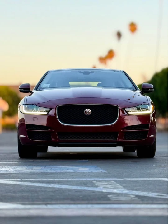 2017 Jaguar XE - Image 8 of 17
