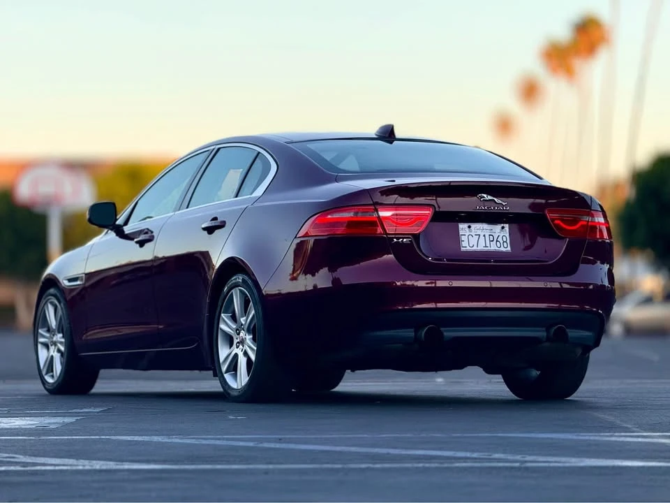 2017 Jaguar XE - Image 5 of 17