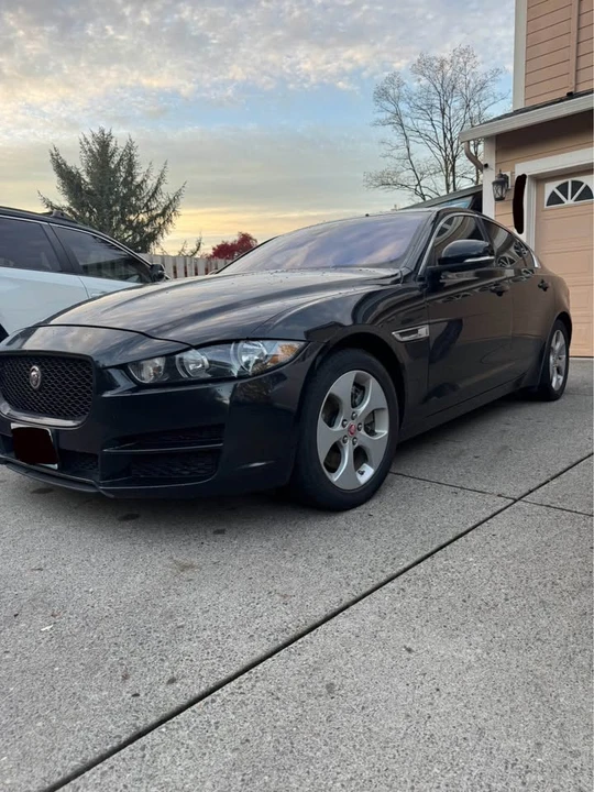 2017 Jaguar XE - Image 2 of 11