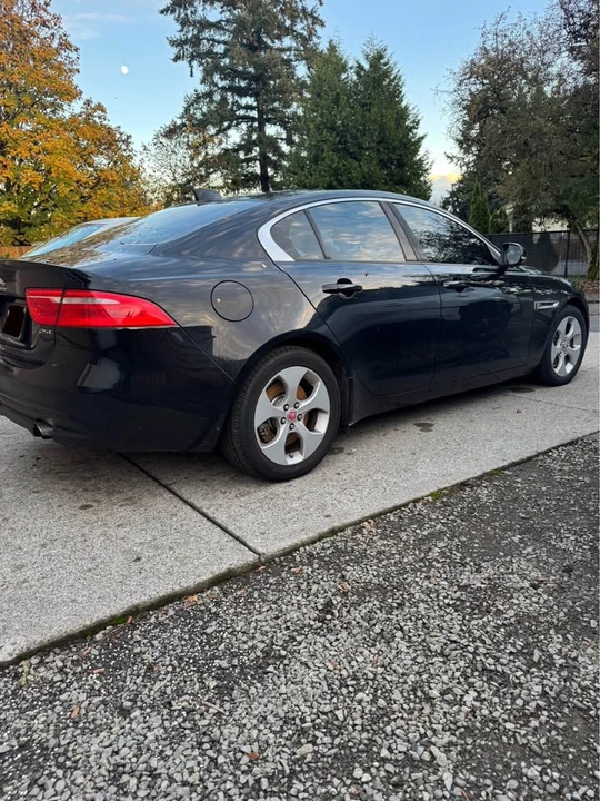 2017 Jaguar XE - Image 4 of 11