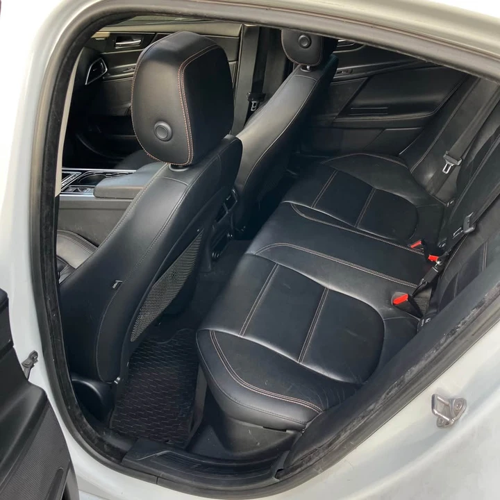 2017 Jaguar XE - Image 13 of 18