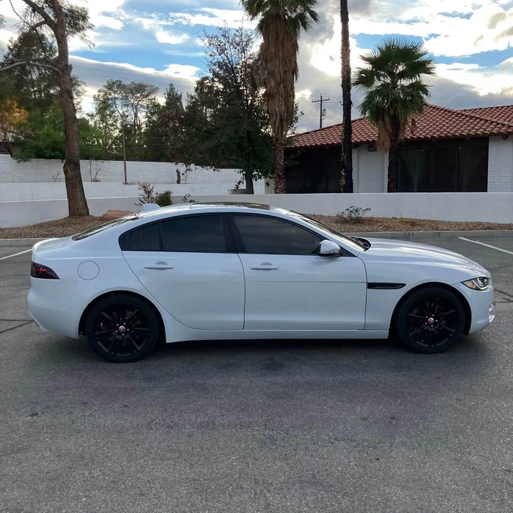 2017 Jaguar XE - Image 8 of 18