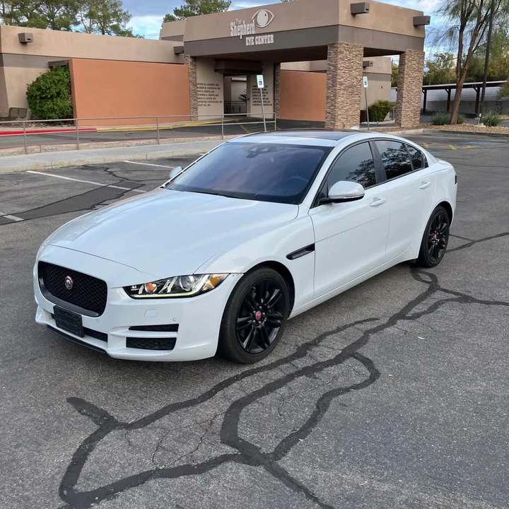 2017 Jaguar XE - Image 3 of 18