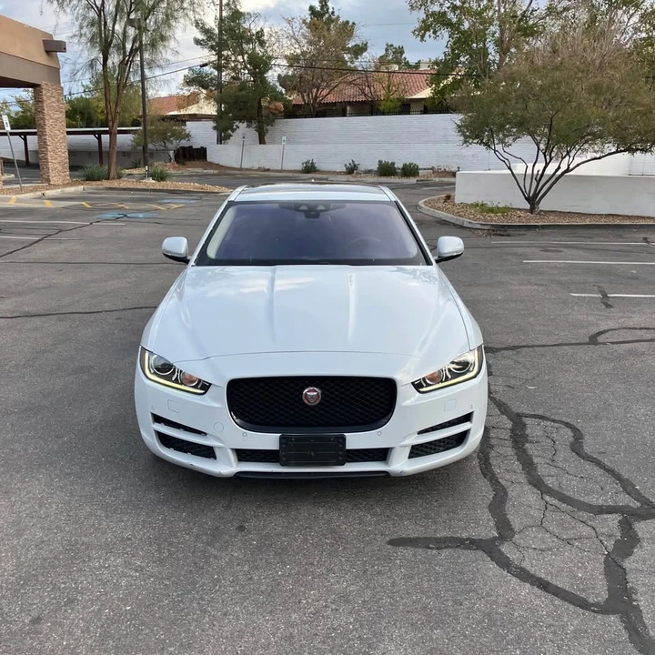 2017 Jaguar XE - Image 2 of 18
