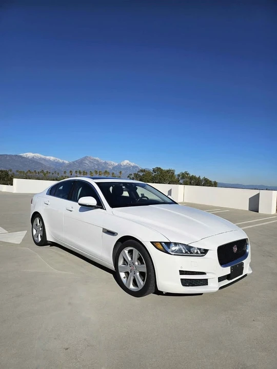 2017 Jaguar XE - Image 3 of 11