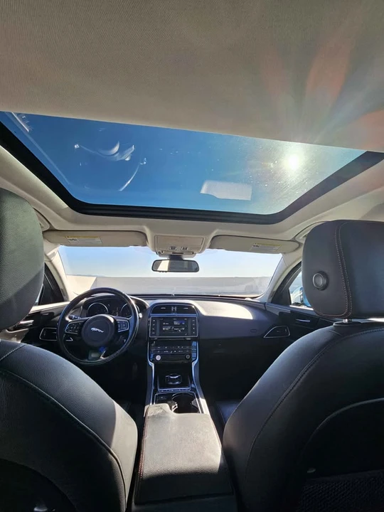 2017 Jaguar XE - Image 10 of 11