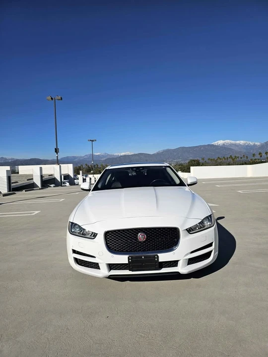 2017 Jaguar XE - Image 2 of 11