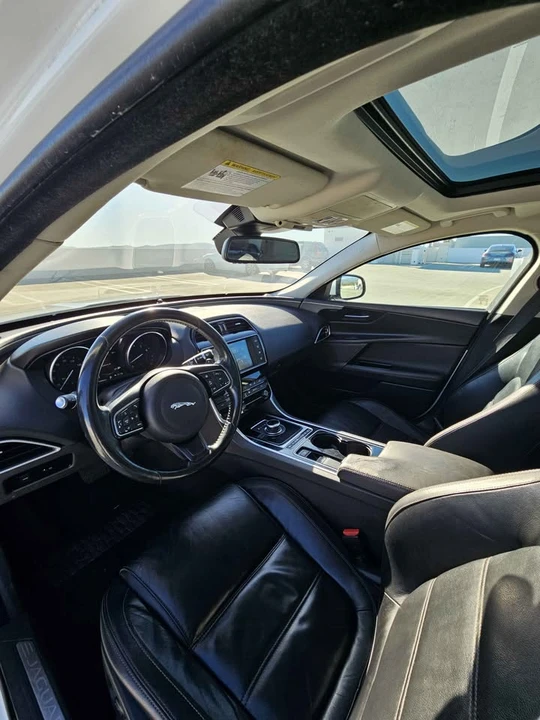 2017 Jaguar XE - Image 9 of 11