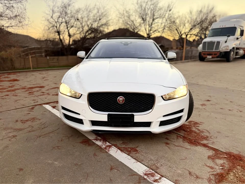 2017 Jaguar XE - Image 2 of 10