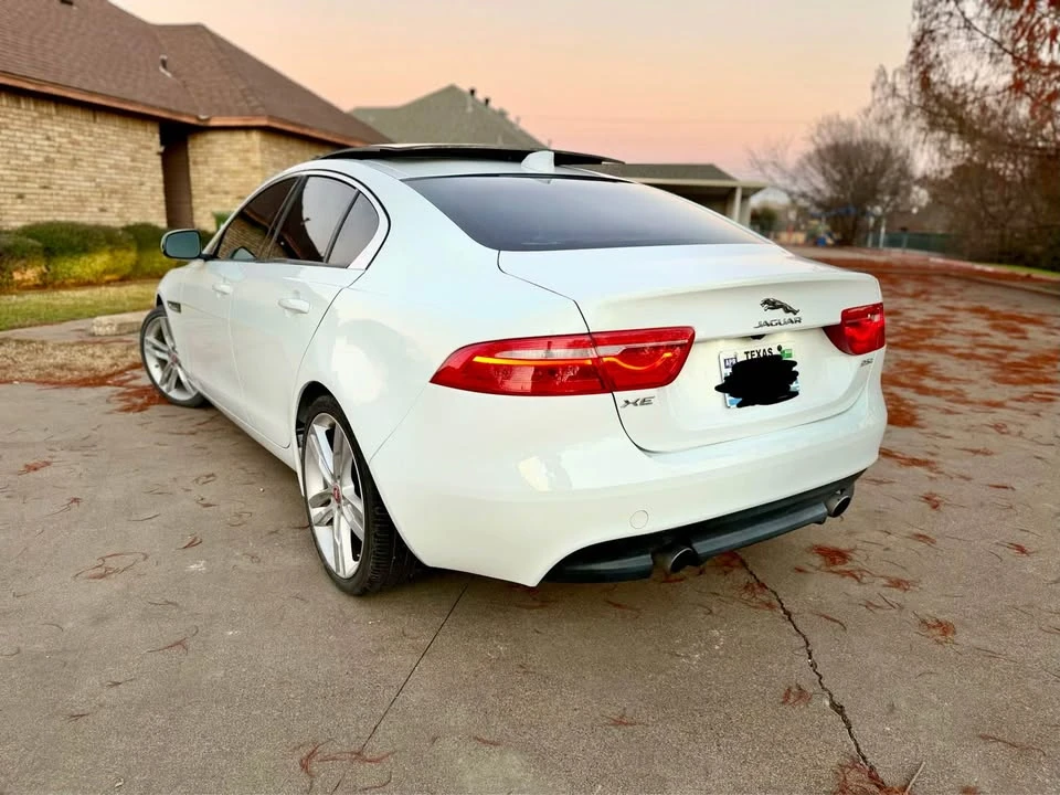 2017 Jaguar XE - Image 4 of 10