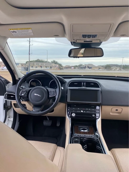 2017 Jaguar XE - Image 11 of 18