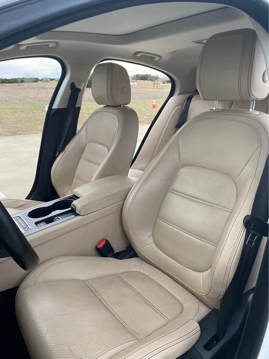 2017 Jaguar XE - Image 17 of 18