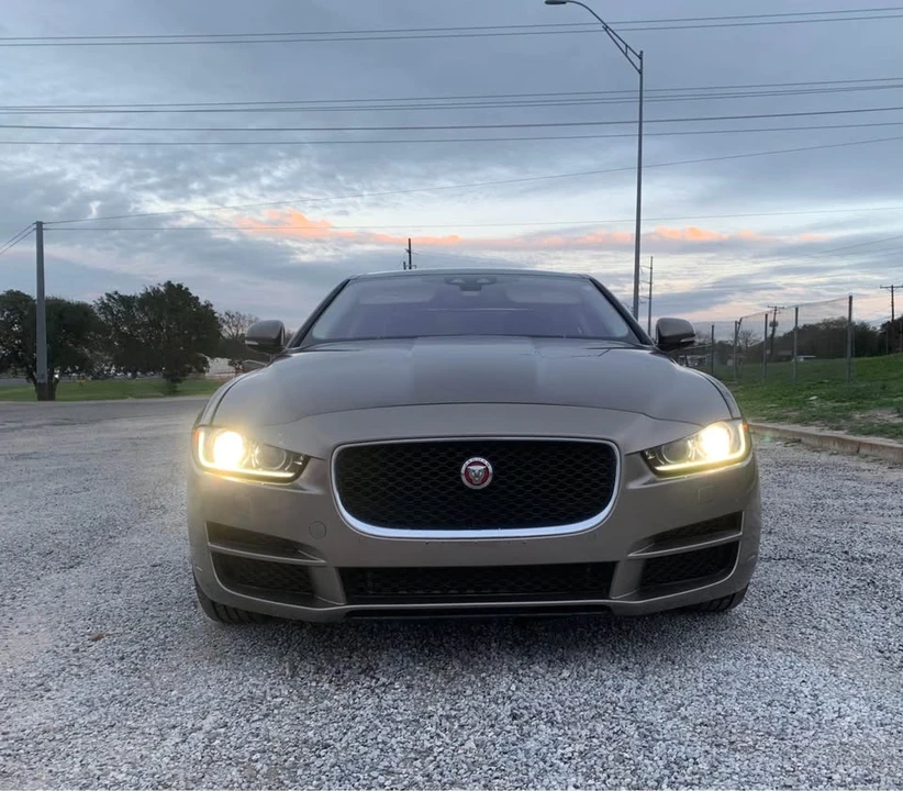 2017 Jaguar XE - Image 2 of 7