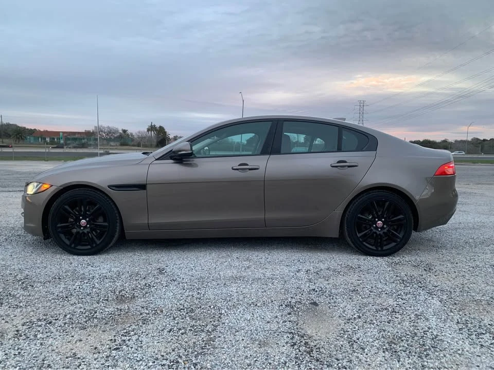 2017 Jaguar XE - Image 3 of 7