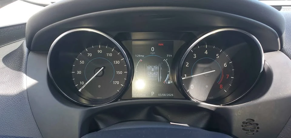 2017 Jaguar XE - Image 10 of 11