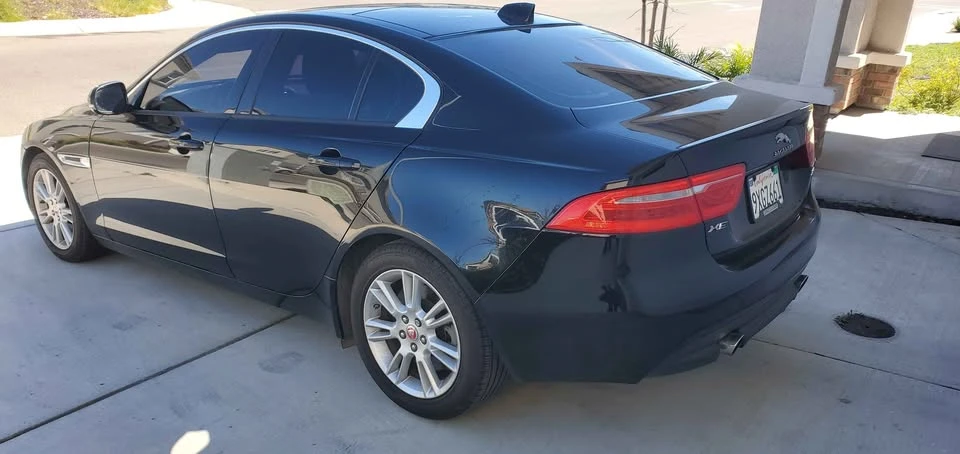 2017 Jaguar XE - Image 5 of 11