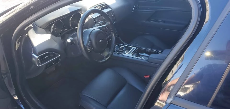2017 Jaguar XE - Image 9 of 11