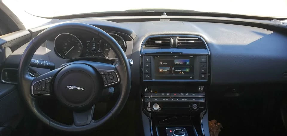 2017 Jaguar XE - Image 7 of 11