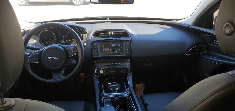 2017 Jaguar XE - Image 8 of 11