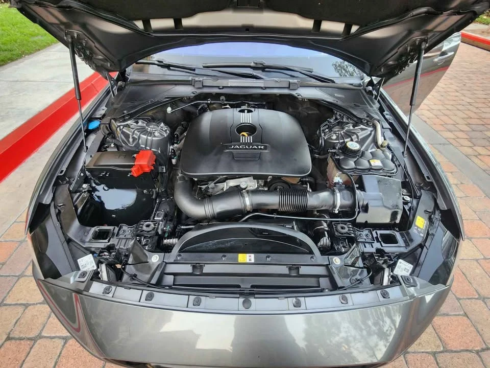 2017 Jaguar XE - Image 11 of 19