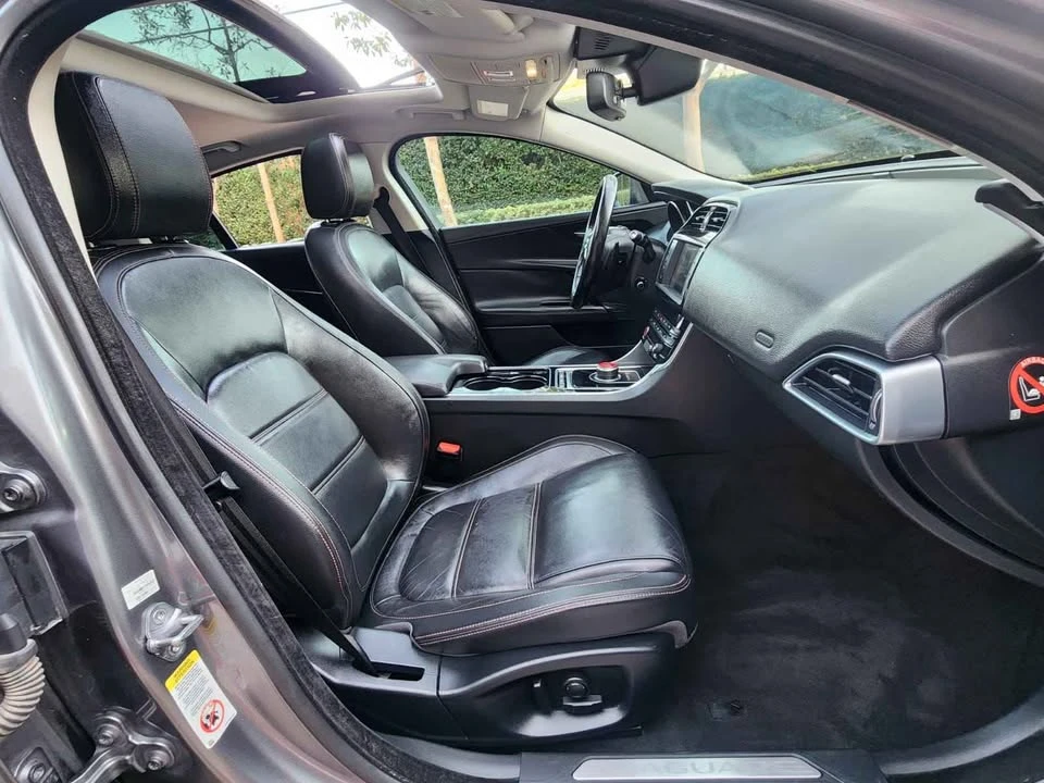 2017 Jaguar XE - Image 7 of 19