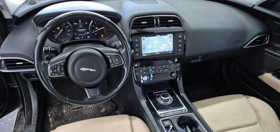 2017 Jaguar XE - Image 6 of 9