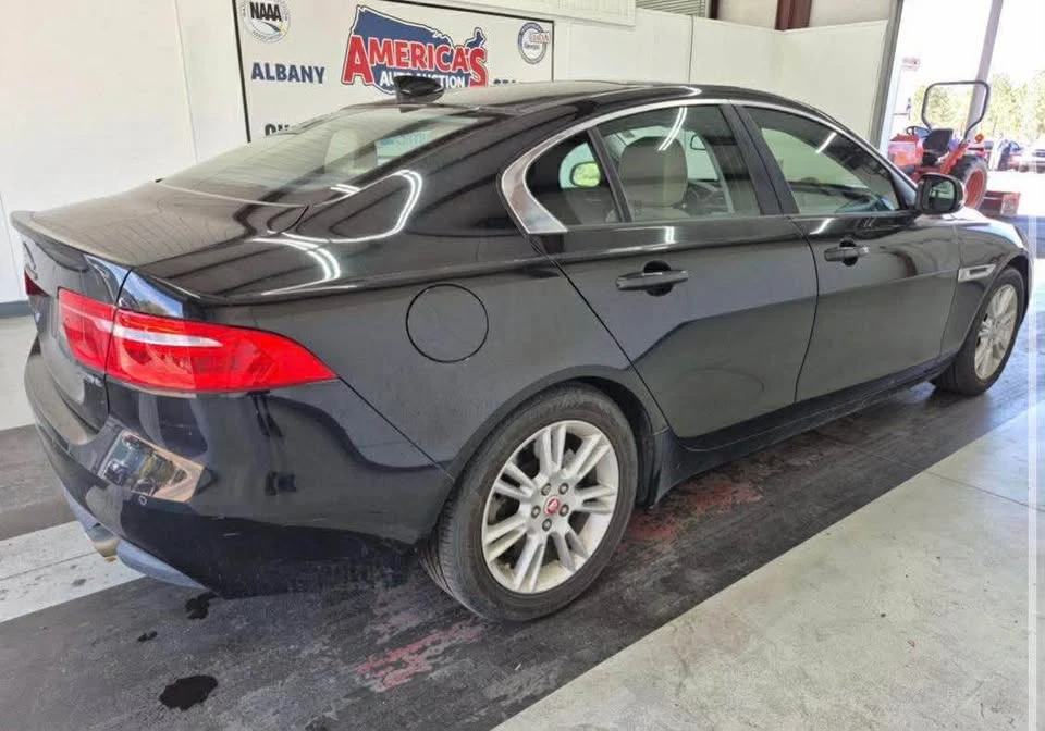 2017 Jaguar XE - Image 4 of 9
