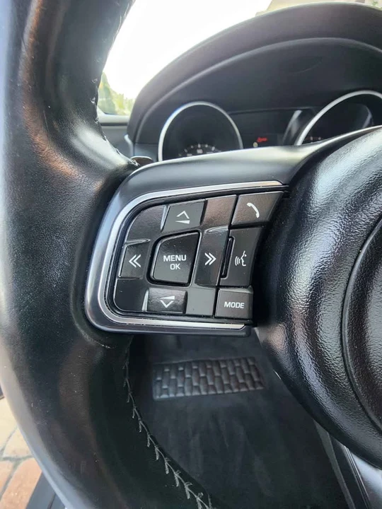 2017 Jaguar XE - Image 19 of 20