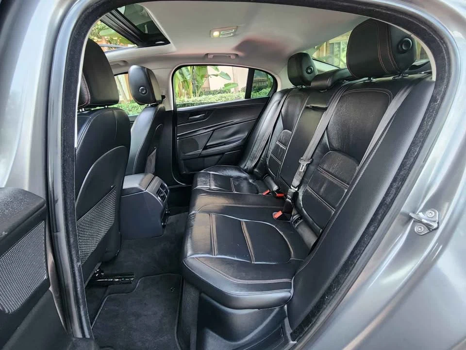 2017 Jaguar XE - Image 8 of 20